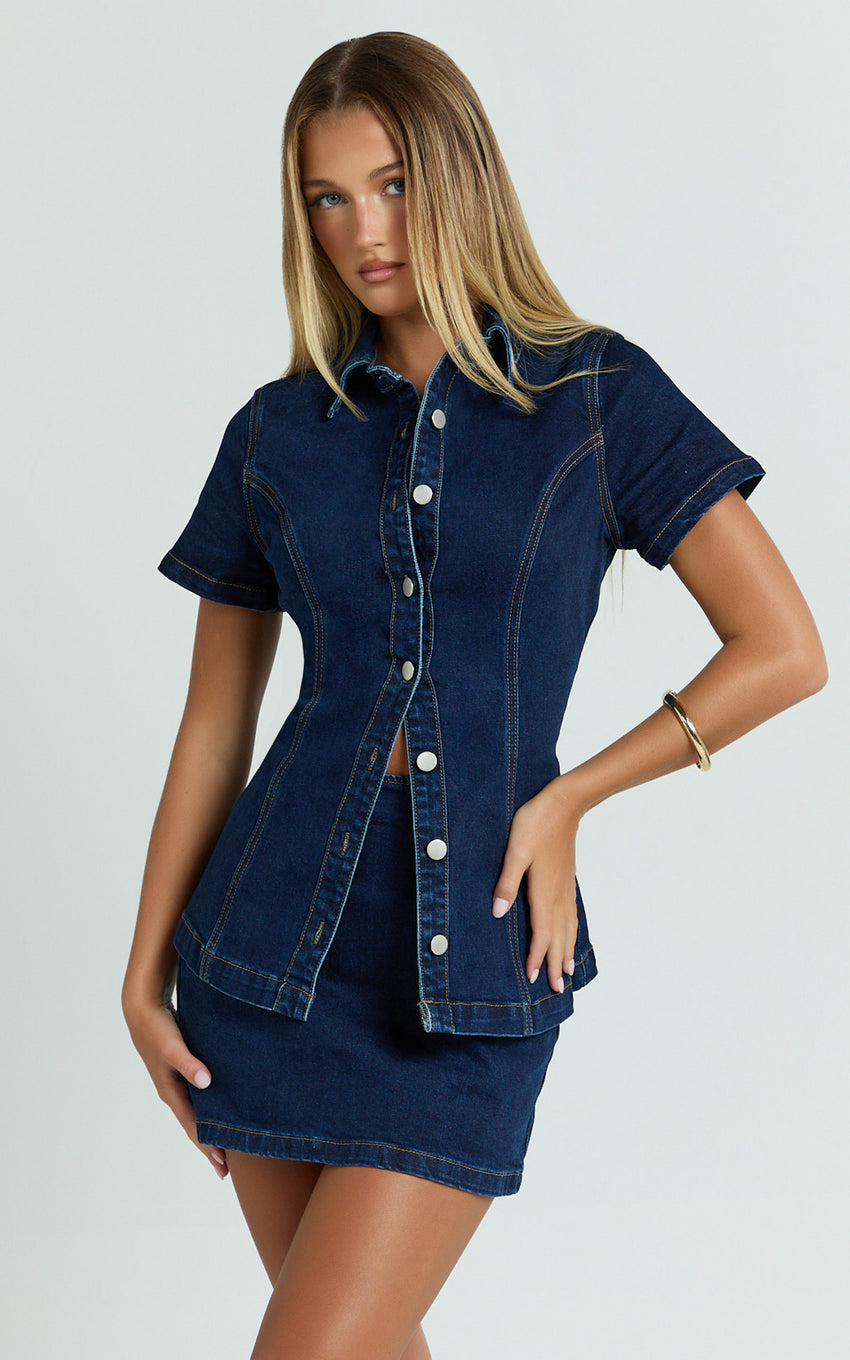 Paige Top - Button Down Short Sleeve Denim Top in Dark Blue Wash